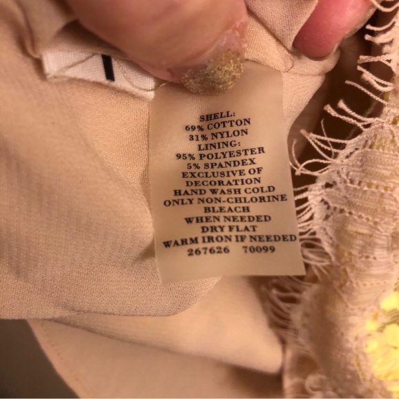 Ann Taylor SZ 8 sleeveless lace top. Yellow  w/ back zipper - Picture 5 of 7